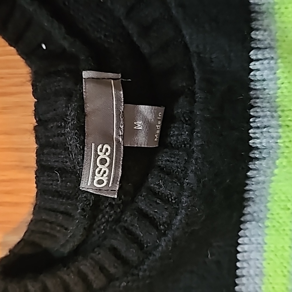 Sweaters - Picture 5 of 5